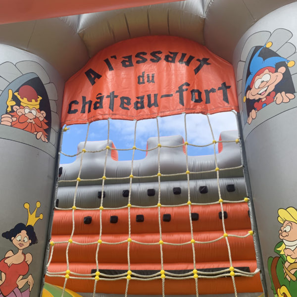 Entrée de la structure gonflable, chateau fort gonflable de 18m, Jump'O'Clown